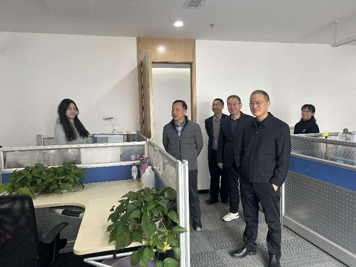 朱杰斌、程三平、汤曙光 亲切看望慰问公司党员干部职工｜向各级领导、股东单位领导、广大消费者和公司广大党员干部职工恭贺新年